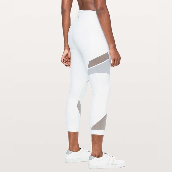 Lululemon Mesh In Motion Crop *23" Stained While Washing - Picture 3 of 13